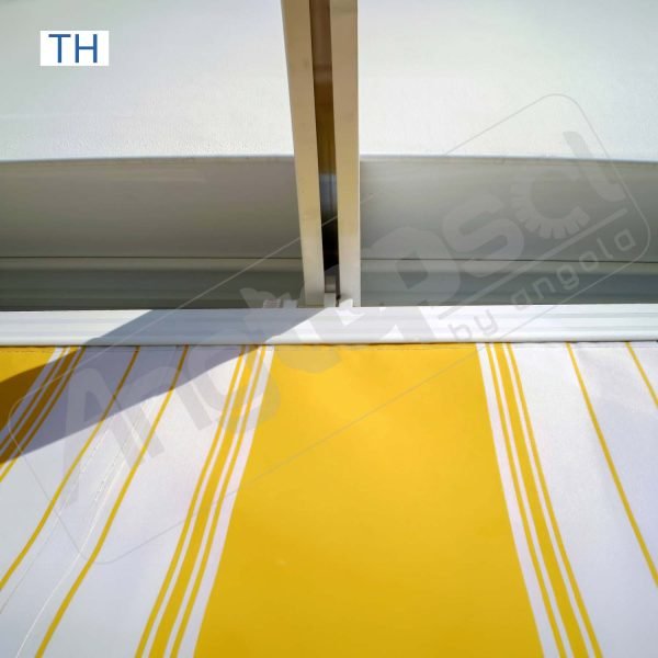 Toldo horizontal ideal para cobrir grandes áreas, oferecendo ampla proteção solar em espaços ao ar livre.